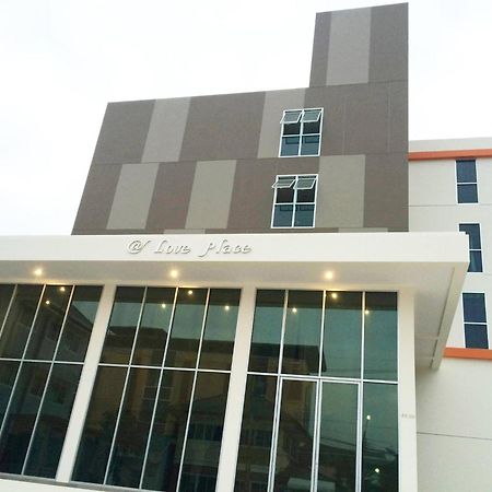 Sixty Star Love Place Hotel Bangkok Exterior foto