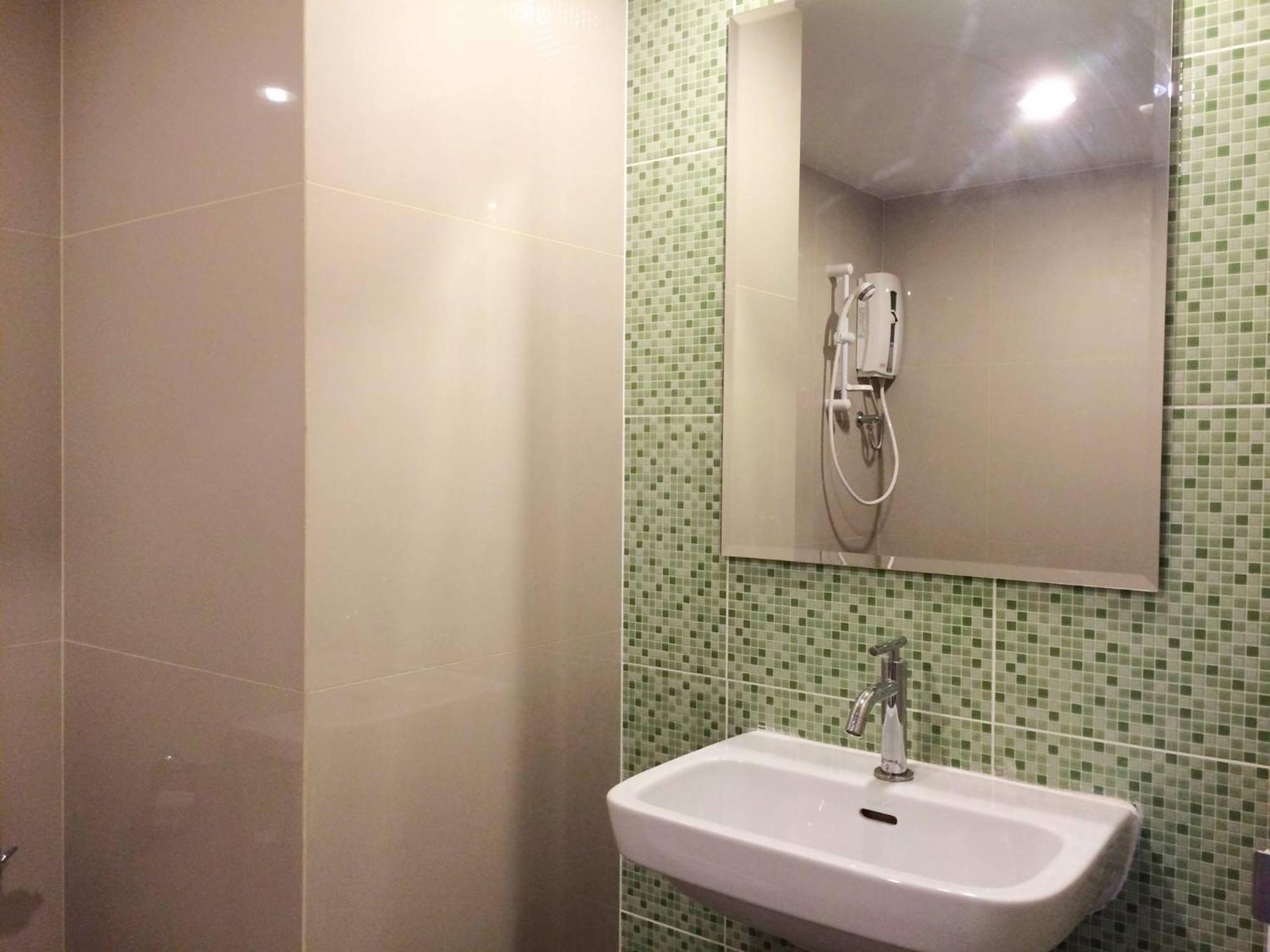 Sixty Star Love Place Hotel Bangkok Exterior foto